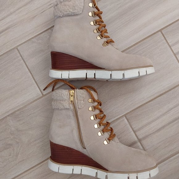 Diba True Beige Suede Platform Wedge Lace Up Ankle Bootie Flats.   Size 9M - Picture 3 of 5